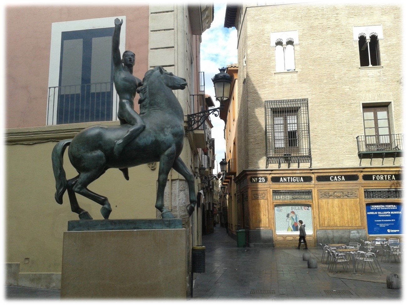 plaza-escultura-hombre-caballo