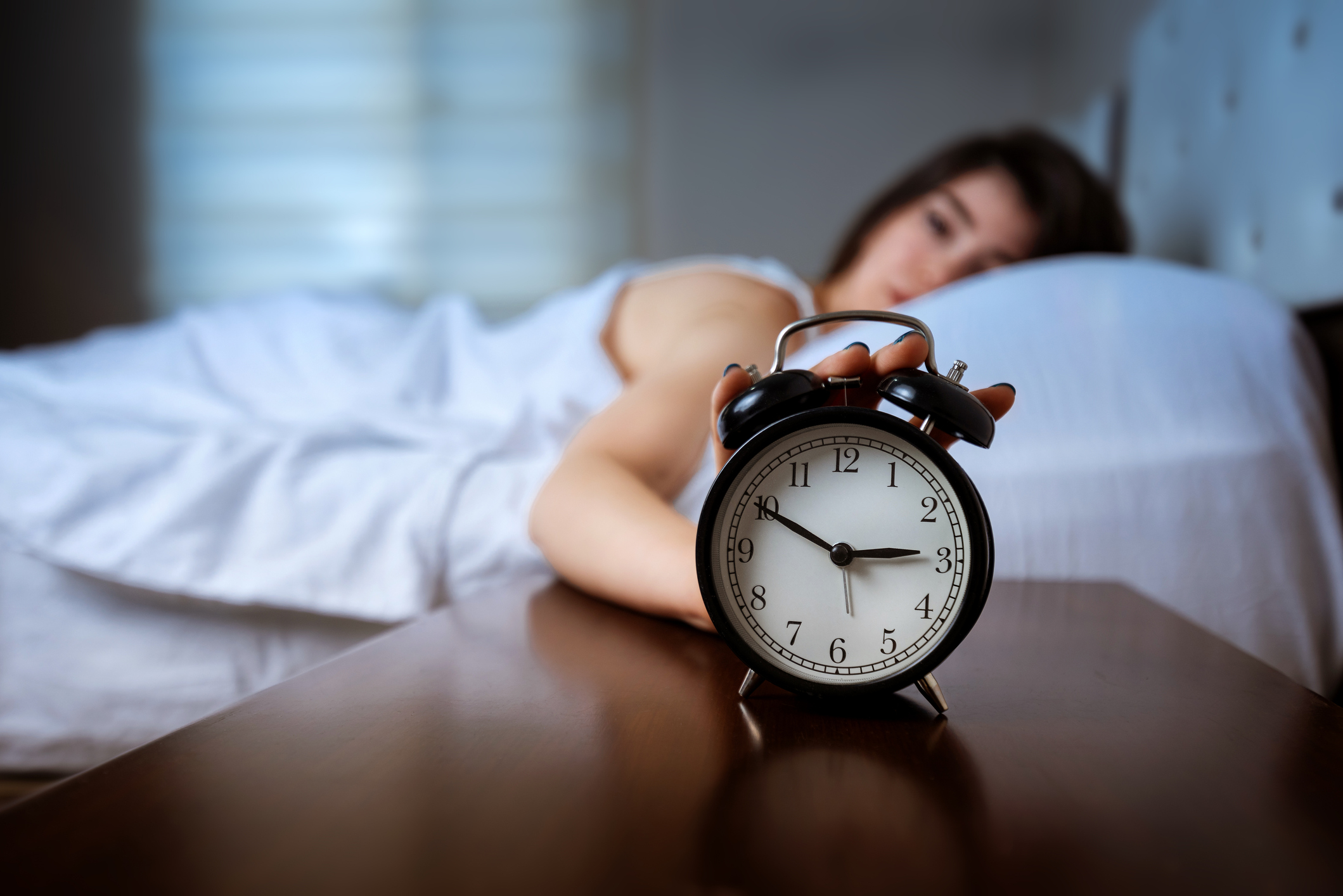 Insomnio Homeopatía tratar chica reloj cama 